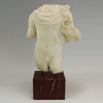 Een klassiek marmeren 'Romeinse stijl' mannelijk torso