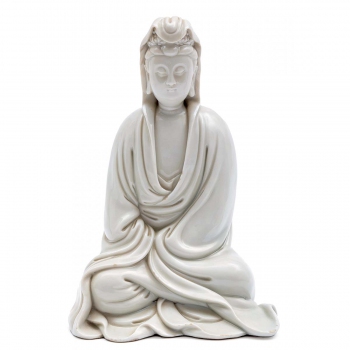 Een zittende Dehua Blanc-de-Chine Guanyin