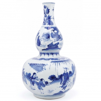 A blue and white double gourd vase